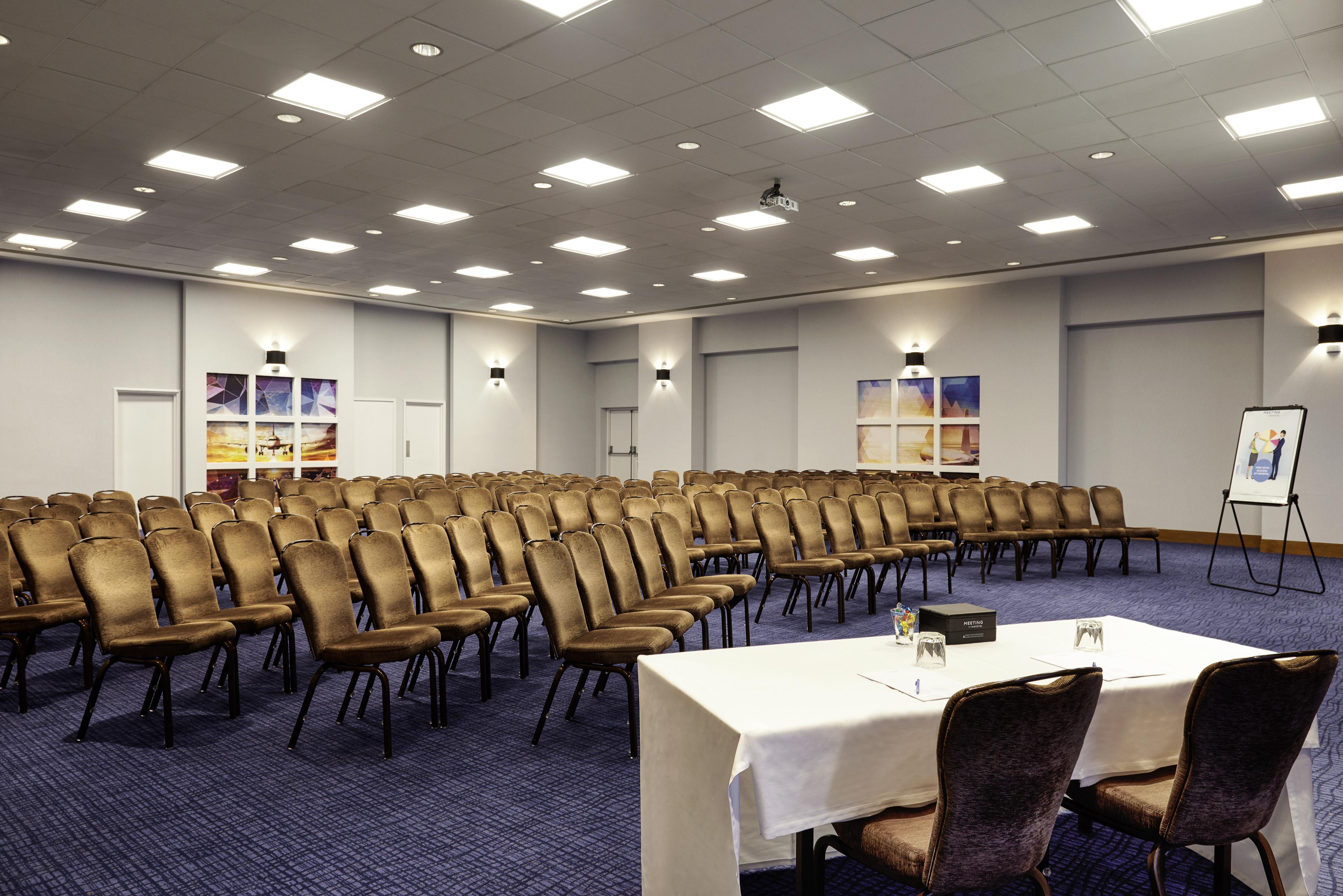 Novotel London Stansted Airport Stansted Mountfitchet Dış mekan fotoğraf